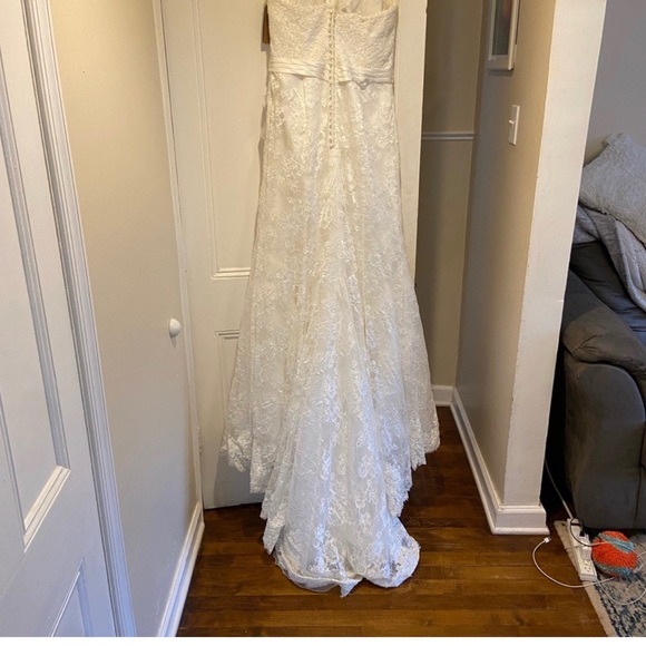 Beautiful New Wedding dress with tags - Picture 2 of 8